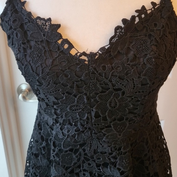 ASTR THE LABEL BLACK LACE DRESS - never worn - Picture 3 of 8